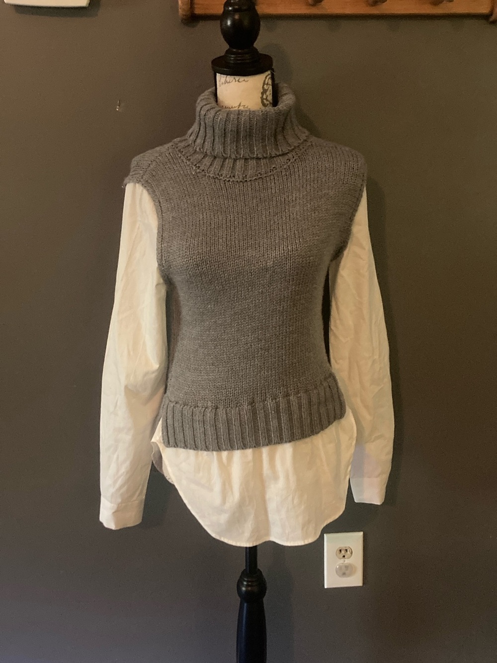 Anthropologie size XS gray and white mixed media top excellent condition